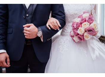 Gợi ý quà tặng kỷ niệm đám cưới cha mẹ ý nghĩa và tinh tế